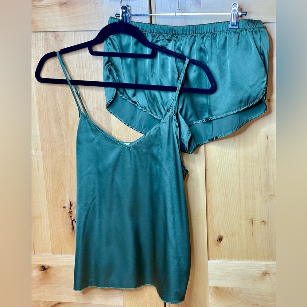 Ekouaer green shorty set